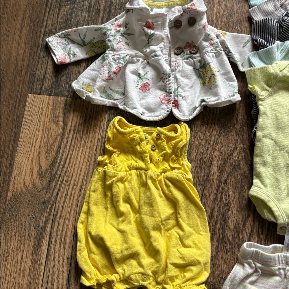 Assorted Baby Clothing Set - Picture 5 of 11